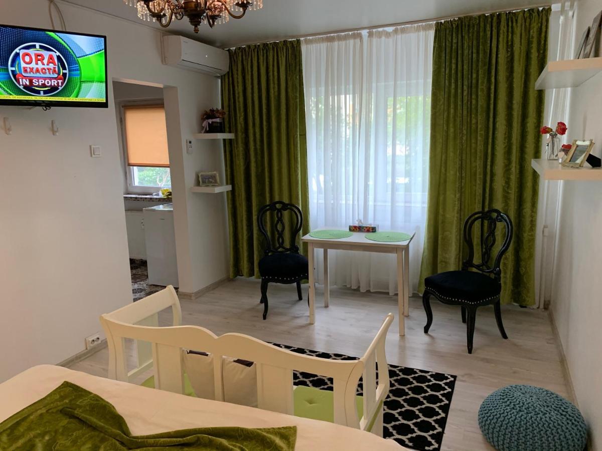 Cozy Apartment In A Quiet Area Craiova Ngoại thất bức ảnh