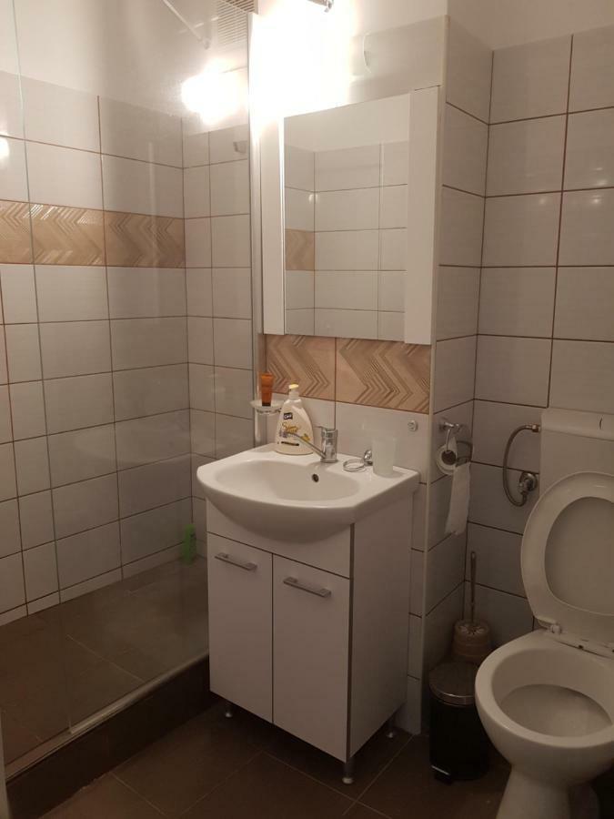 Cozy Apartment In A Quiet Area Craiova Ngoại thất bức ảnh