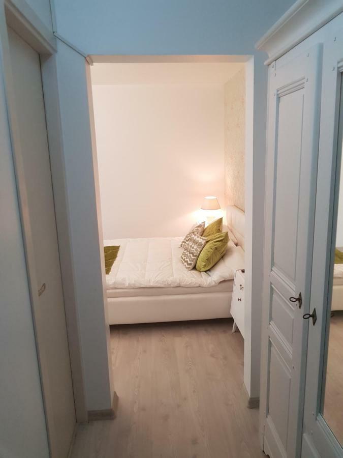Cozy Apartment In A Quiet Area Craiova Ngoại thất bức ảnh